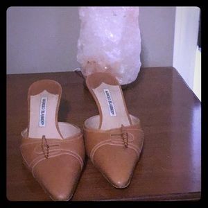 MANOLO BLAHNIK AUTHENTIC KITTEN HEELS